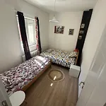 Ira's Square 2 Bedroom Free Parking * スコピエ