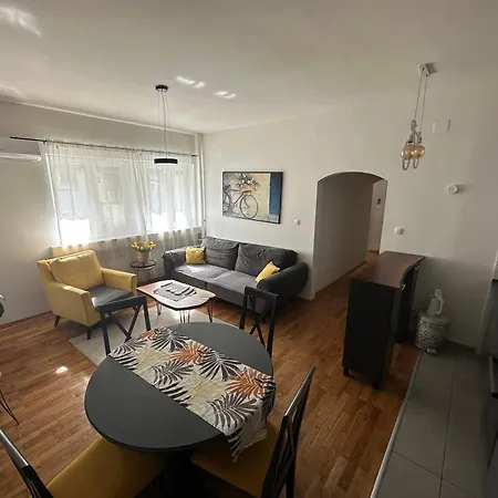 Διαμέρισμα Ira's Square 2 Bedroom Free Parking