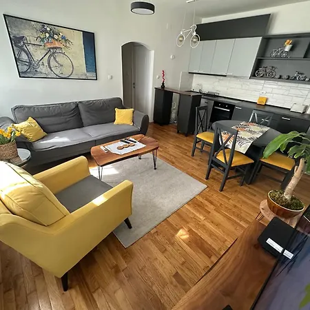 Ira's Square 2 Bedroom Free Parking Apartmán Skopje