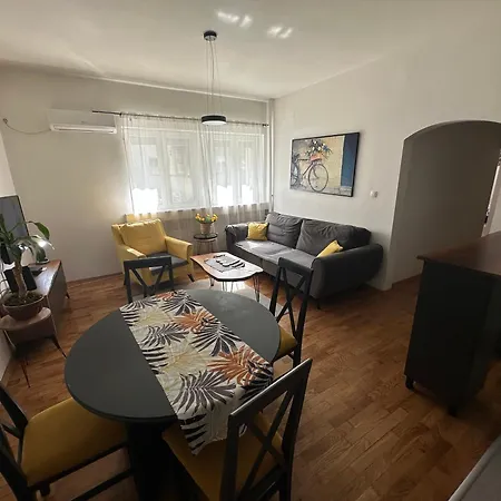 Ira's Square 2 Bedroom Free Parking Διαμέρισμα *