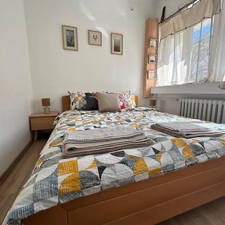 Ira's Square 2 Bedroom Free Parking