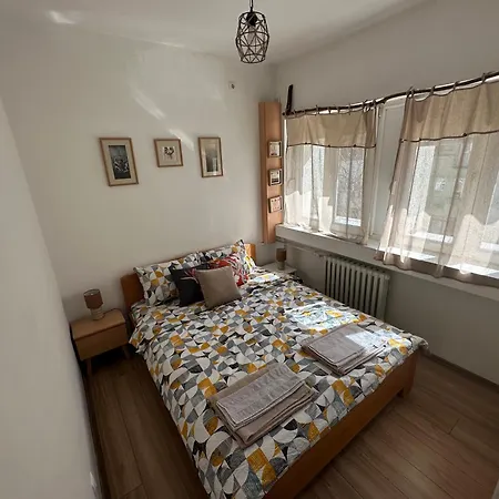 Ira's Square 2 Bedroom Free Parking Σκόπια