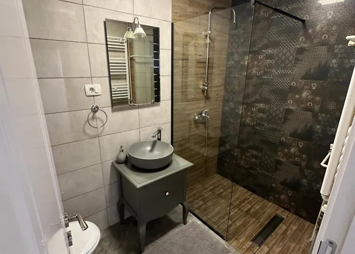 Apartment Ira's Square 2 Bedroom Free Parking Skopje