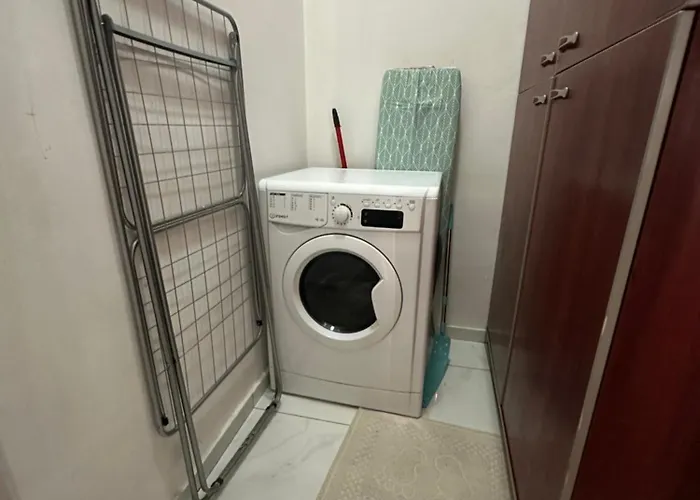 Ira's Square 2 Bedroom Free Parking * Skopje