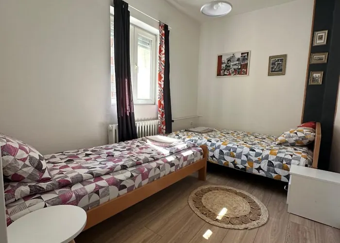 Ira's Square 2 Bedroom Free Parking Apartmán *