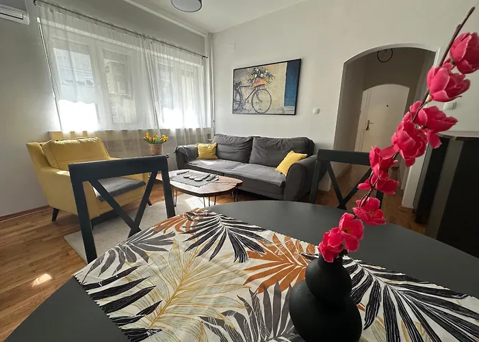 Apartment Ira's Square 2 Bedroom Free Parking Skopje