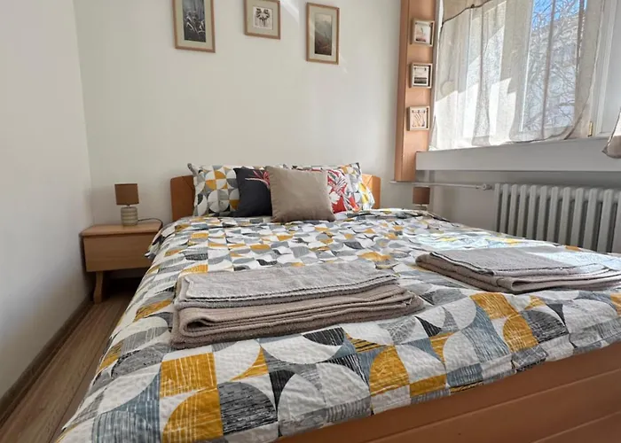 Ira's Square 2 Bedroom Free Parking