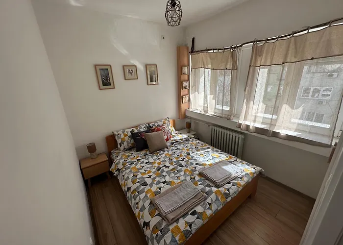 Ira's Square 2 Bedroom Free Parking Skopje