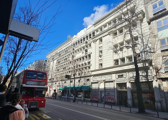 Apartment Ira's Square 2 Bedroom Free Parking